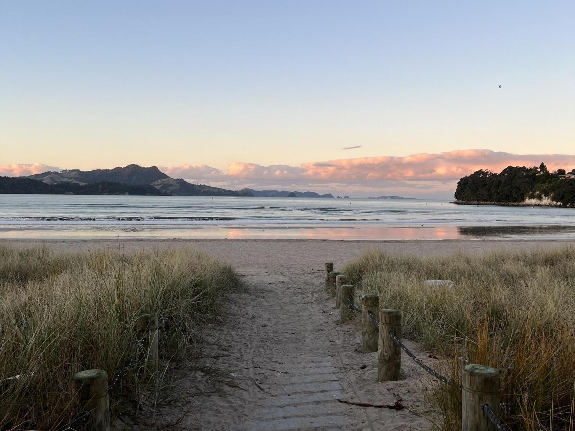Sybil'S Place Whitianga Exterior photo
